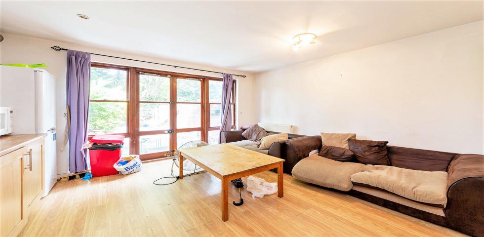 			4 Bedroom, 1 bath, 1 reception Flat			 Brondesbury Park, KILBURN